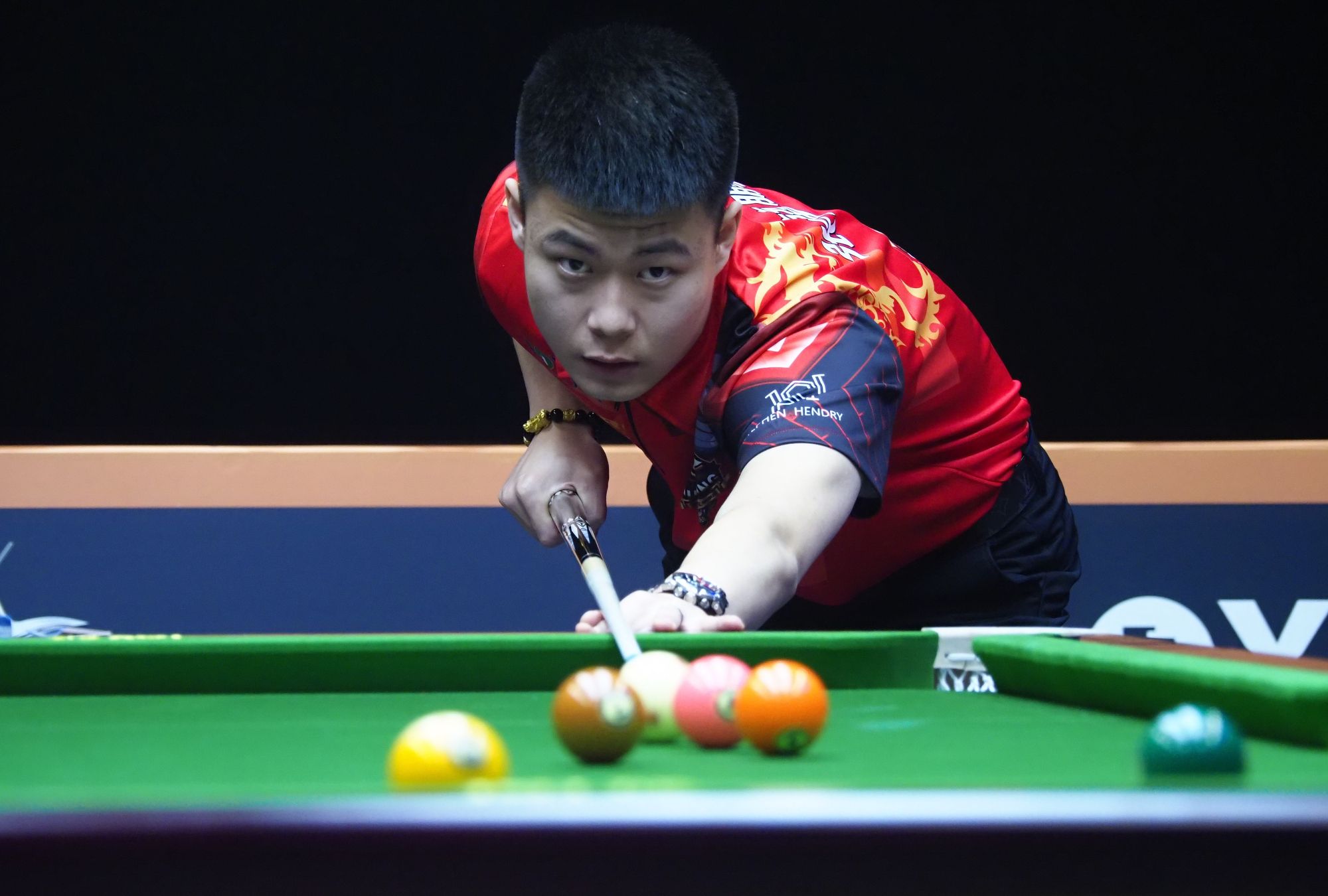 在中场控制 在中场控制