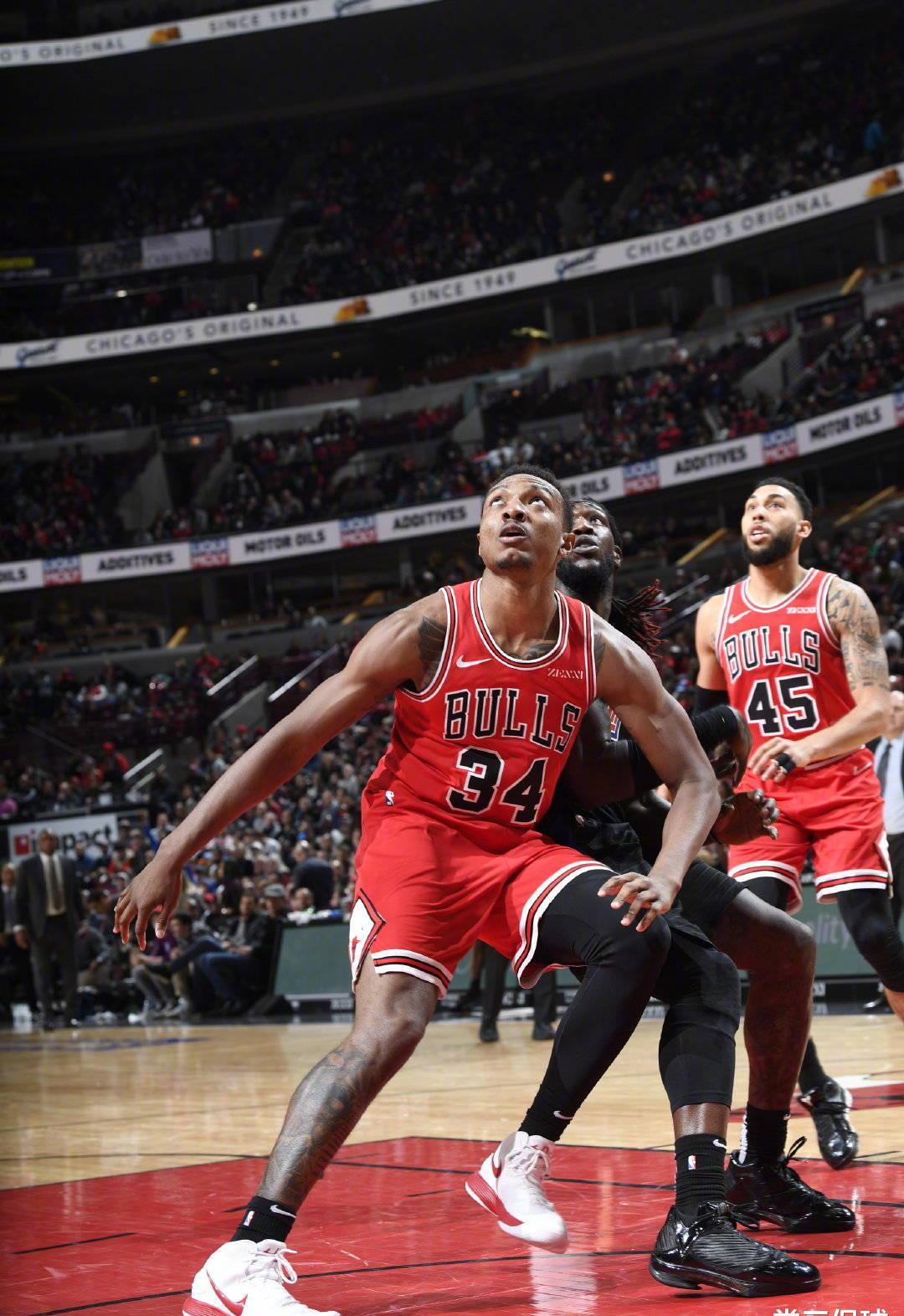 压力面前拥 压力面前拥