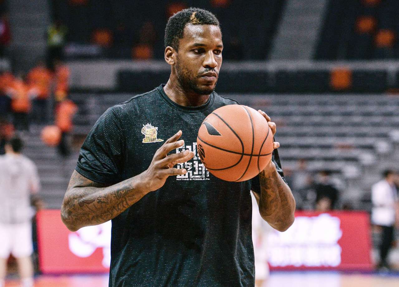 他需要更多 他需要更多