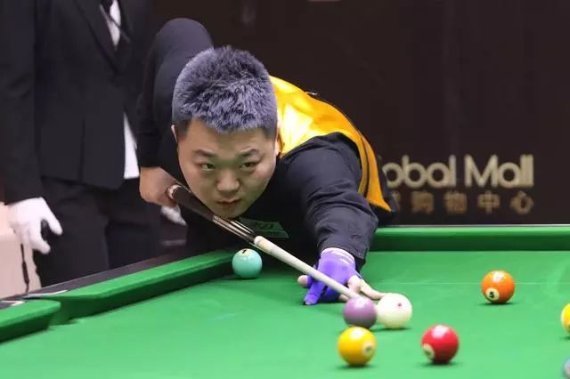 他在各个方 他在各个方